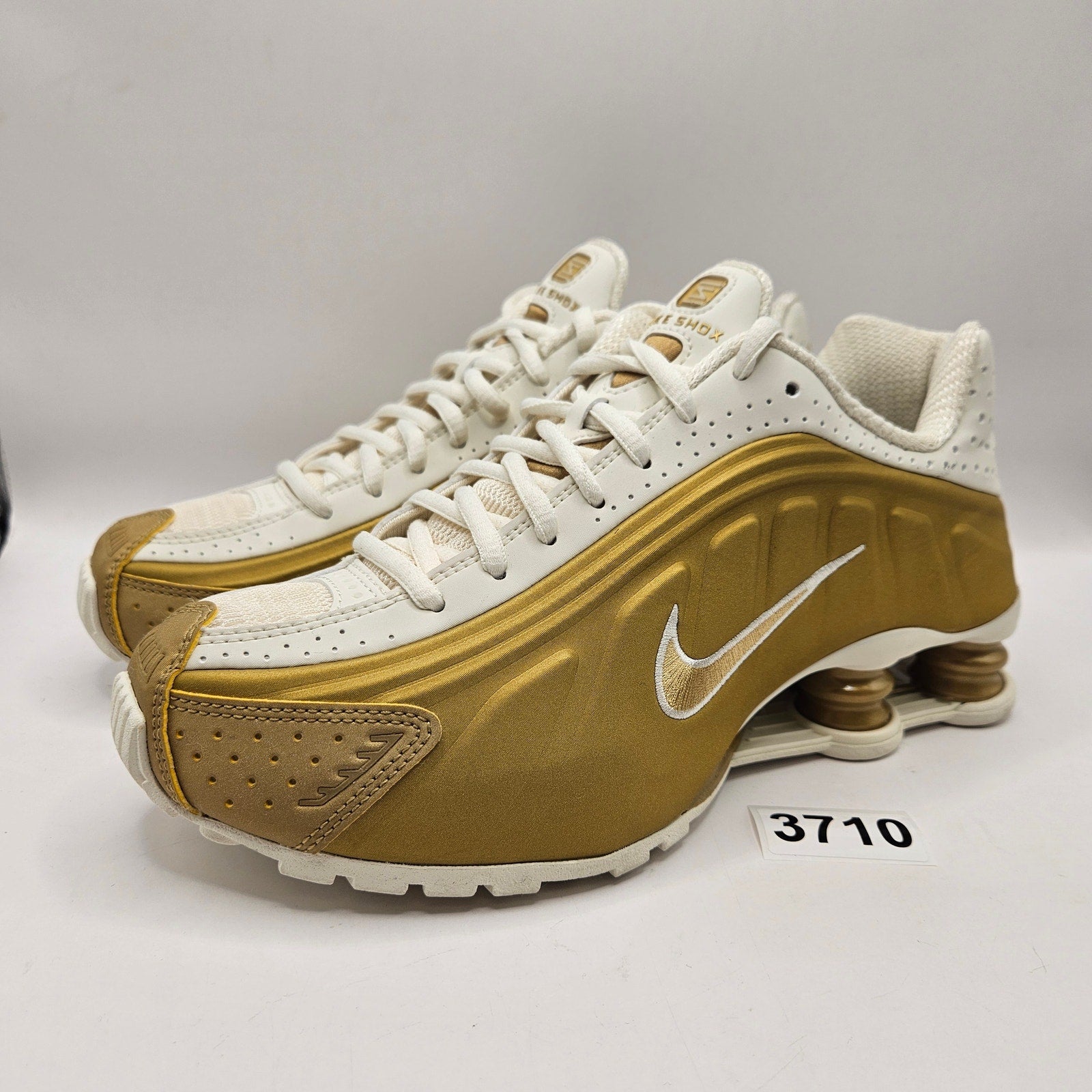 NIKE WOMEN'S 7 SHOX METALLIC GOLD SOFT PEARL WHITE NWOB AR3565-010