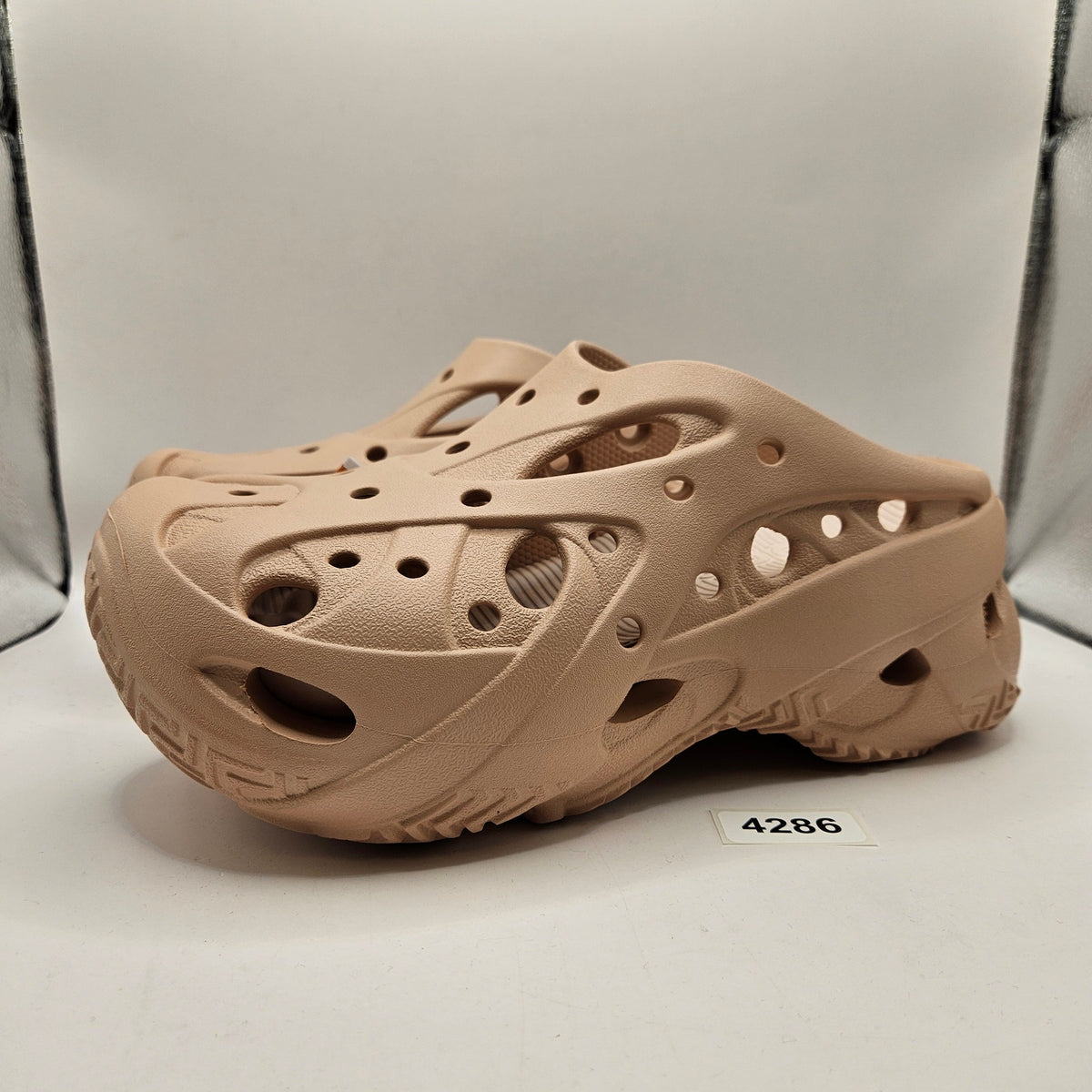 CROCS WOMEN'S 11 CAGE CLOG SLIDE 211141-7AF CARAMEL