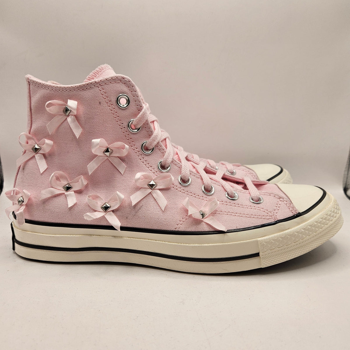 CONVERSE WOMEN'S 11 CHUCK 70 HI BOW STUDDED SHOES PINK A14444C