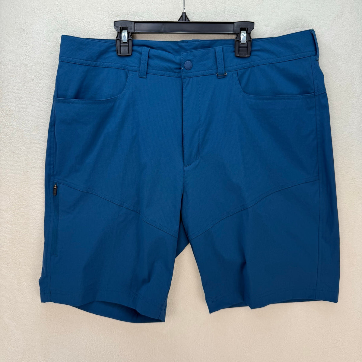 MOUNTAIN HARDWEAR MEN'S 42 BLUE WILDLANDS OUTDOOR SHORTS