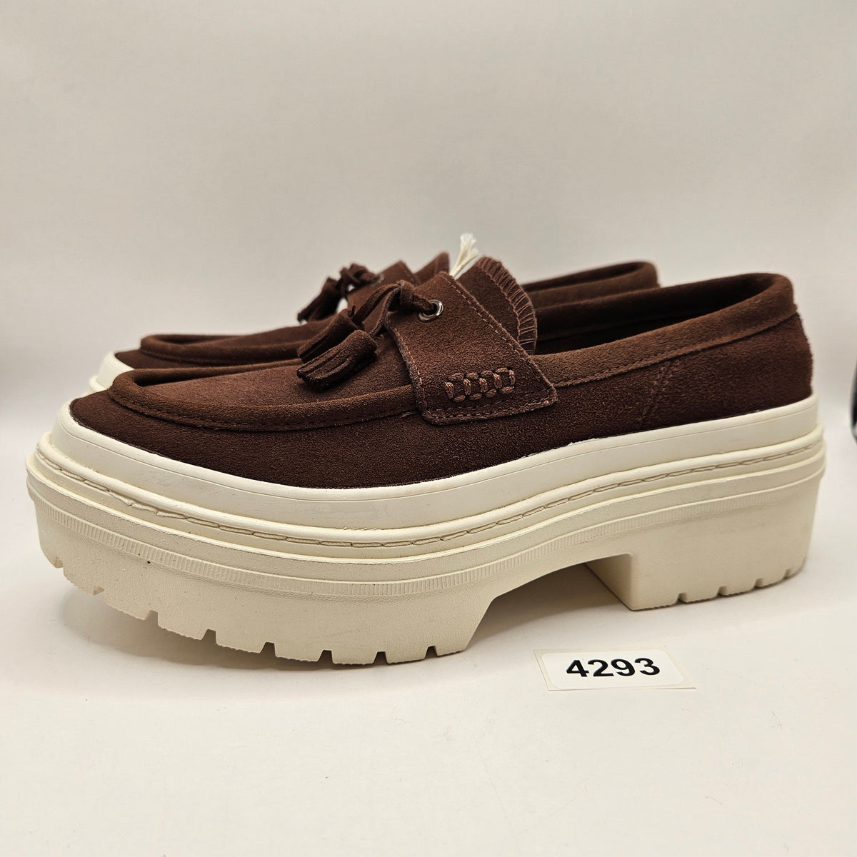 CONVERSE WOMEN'S 9 LUGGED HEEL PLATFORM LOAFER SUEDE BROWN TASSEL A15552C
