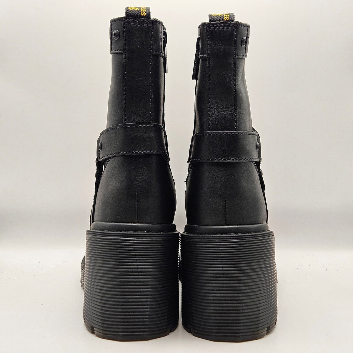 DR MARTENS WOMEN'S 10 SPENCE HRNS HEELED HARNESSED BOOT SMOOTH RUGGED 42614001