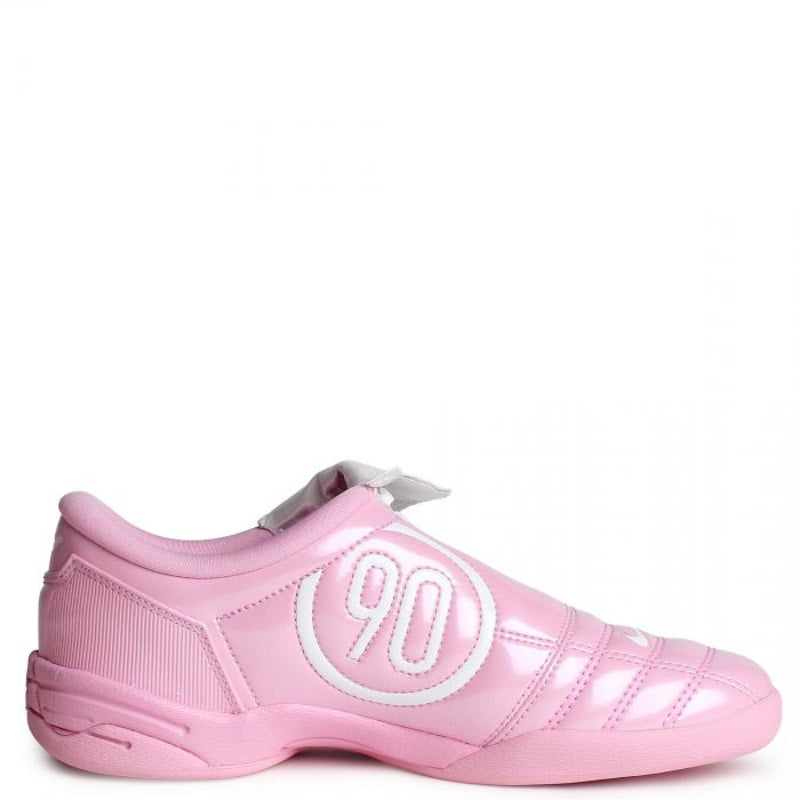 NIKE WOMEN'S 8 TOTAL 90 SE PINK RISE LOW TOP SOCCER SNEAKER IO2389-600