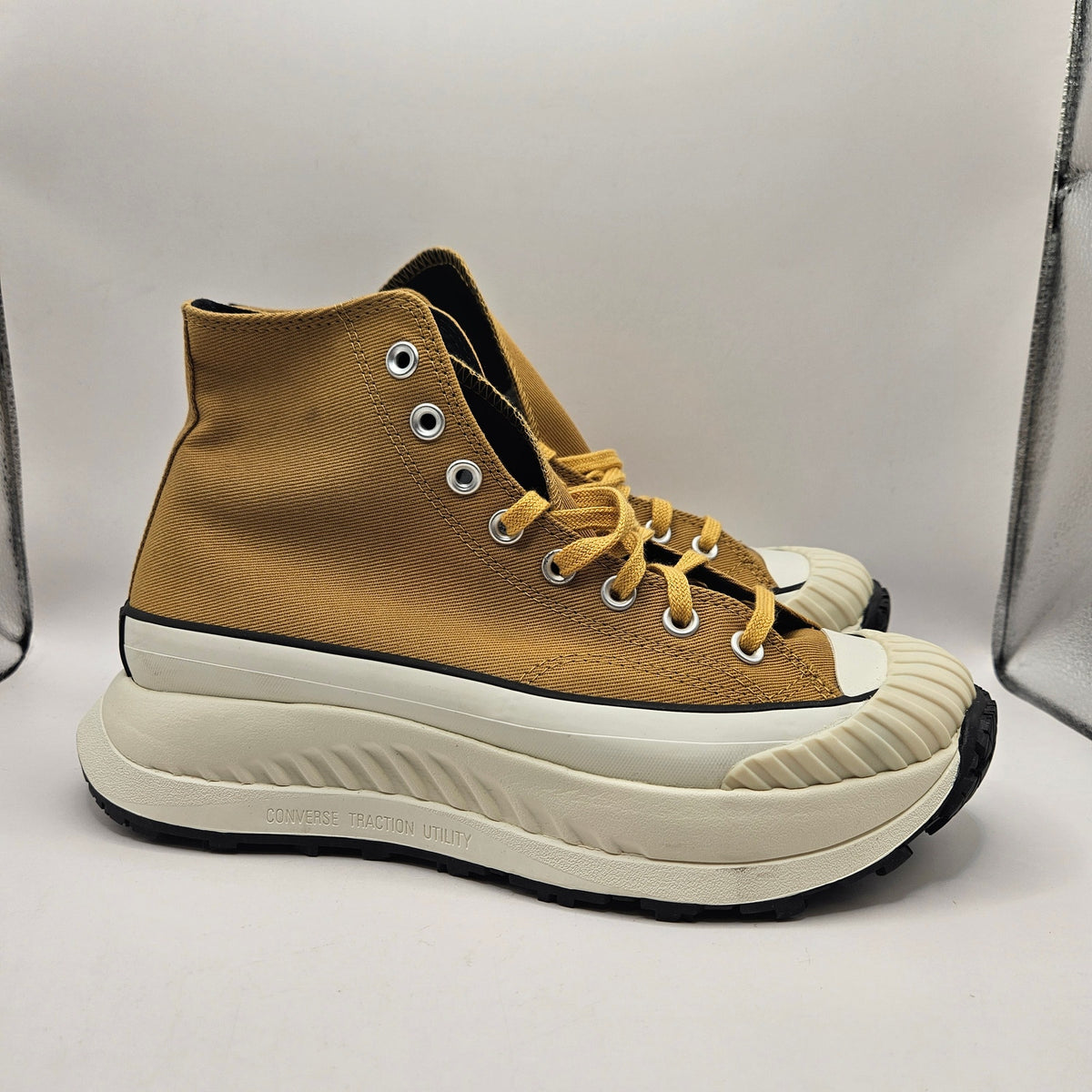 CONVERSE MEN'S 8.5 CHUCK 70 AT-CX WORKWEAR SNEAKERS HONEY A02778C NWOB A02778C