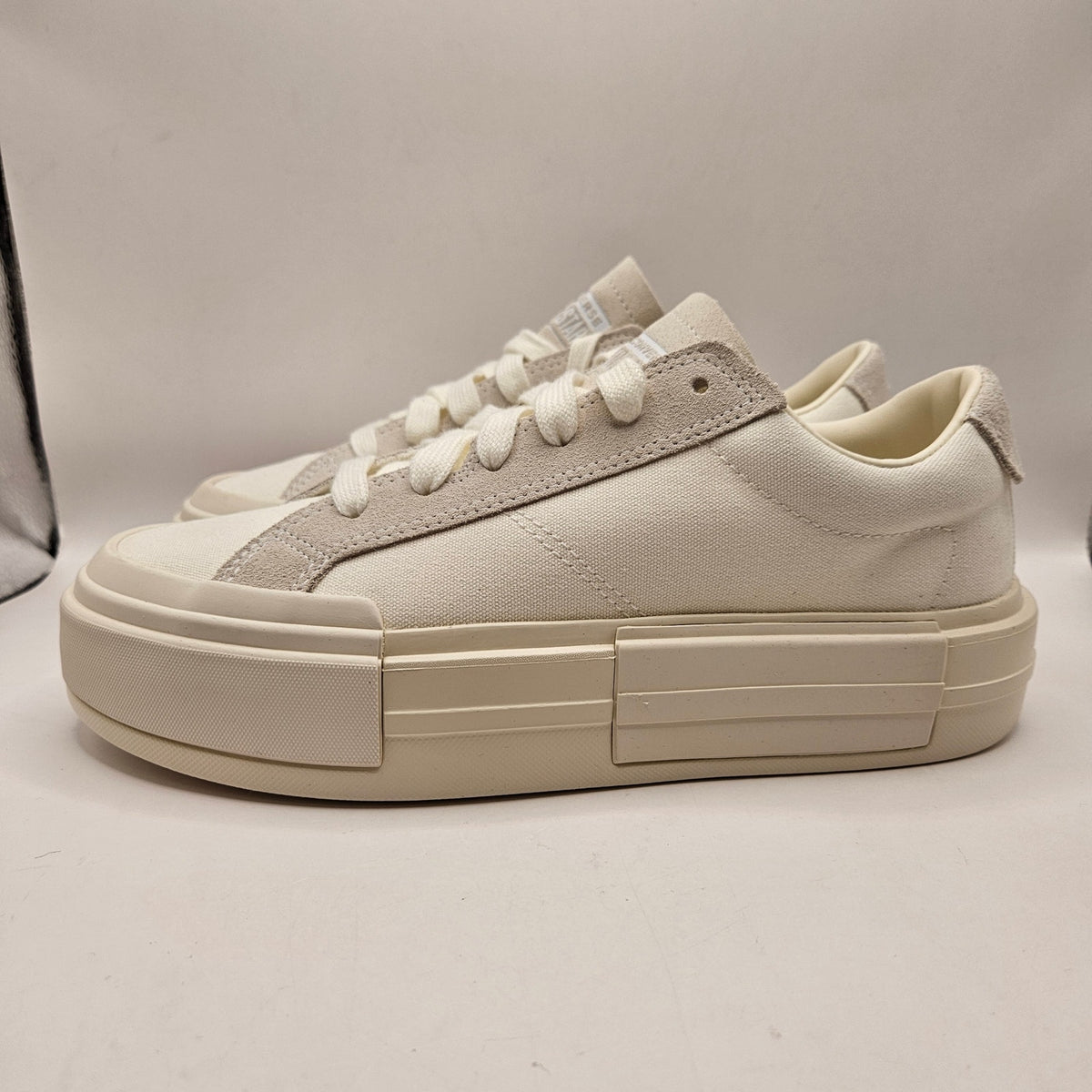 CONVERSE MEN'S 8.5 CHUCK TAYLOR ALL STAR CRUISE LOW WHITE CANVAS SUEDE A08788C