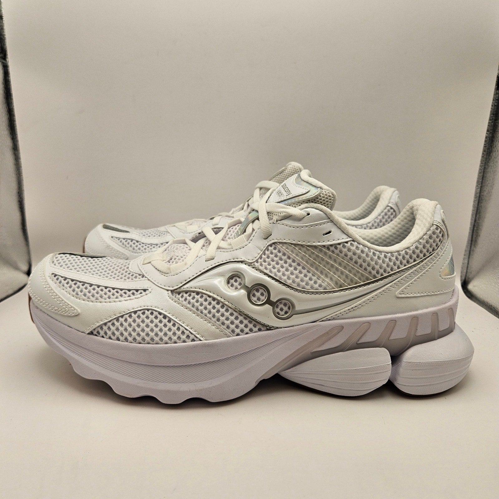 SAUCONY MEN'S 11 GRID NXT WHITE RUNNING SNKR S70797-4 NWOB
