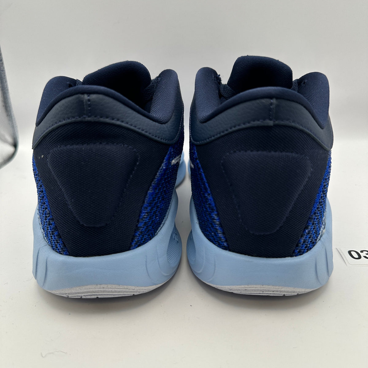 NIKE Men's 10.5 G.T. Hustle Academy Basketball Shoes FJ7791-401