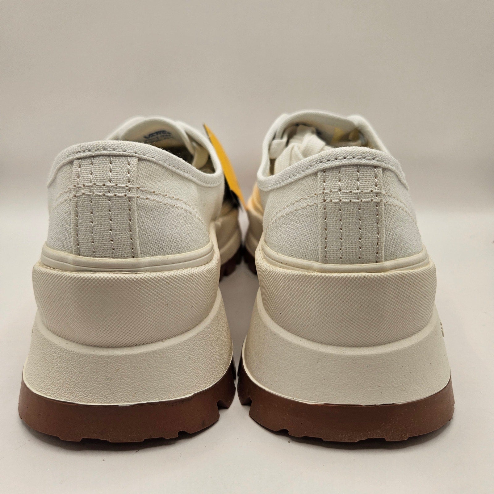 VANS WOMEN'S 8 AUTHENTIC VIBRAM SOLE TRUE WHITE LOW TOP NWOB
