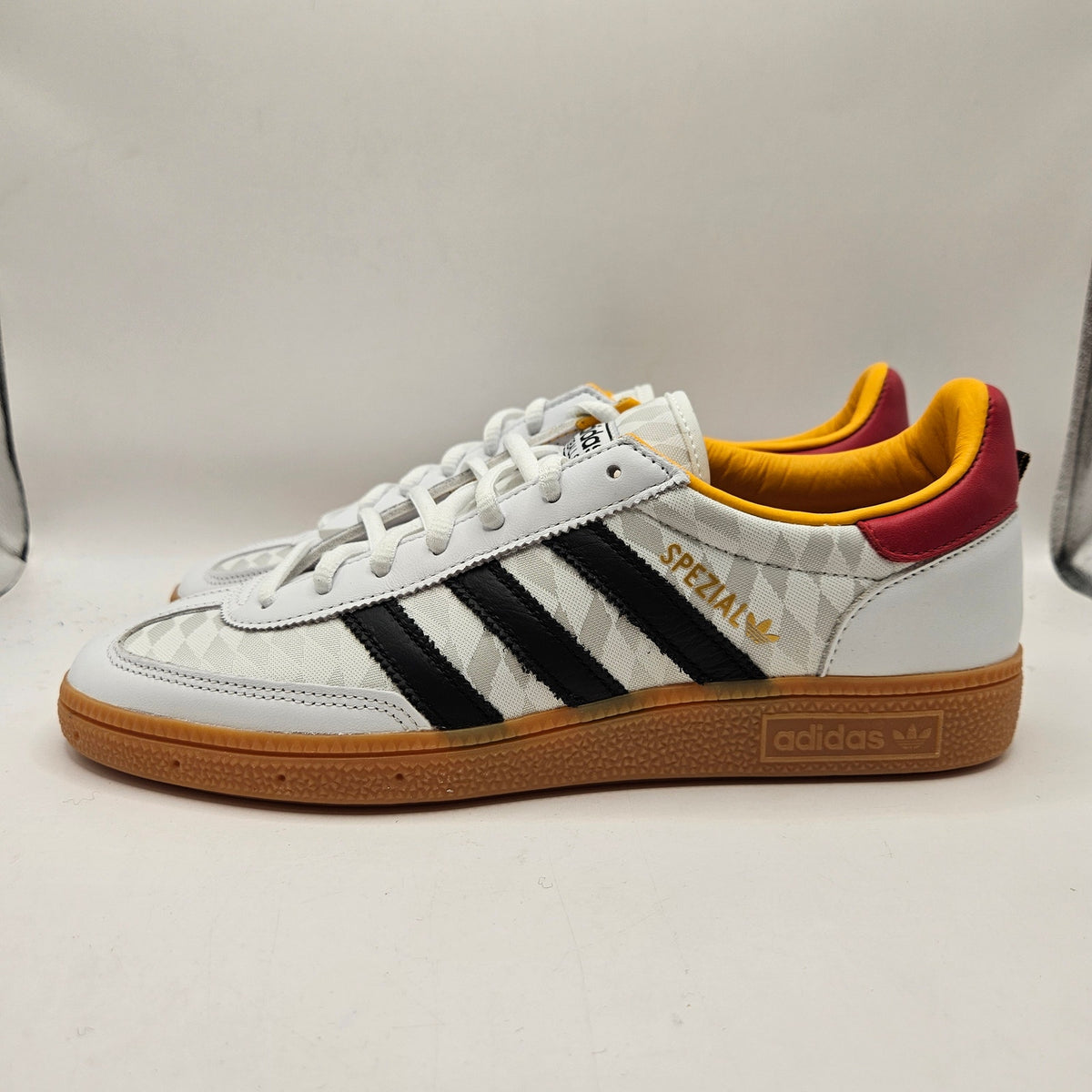 ADIDAS ORIGINALS MEN'S 8.5 HANDBALL SPEZIAL WHITE BLACK RED LIFESTYLE KI6052