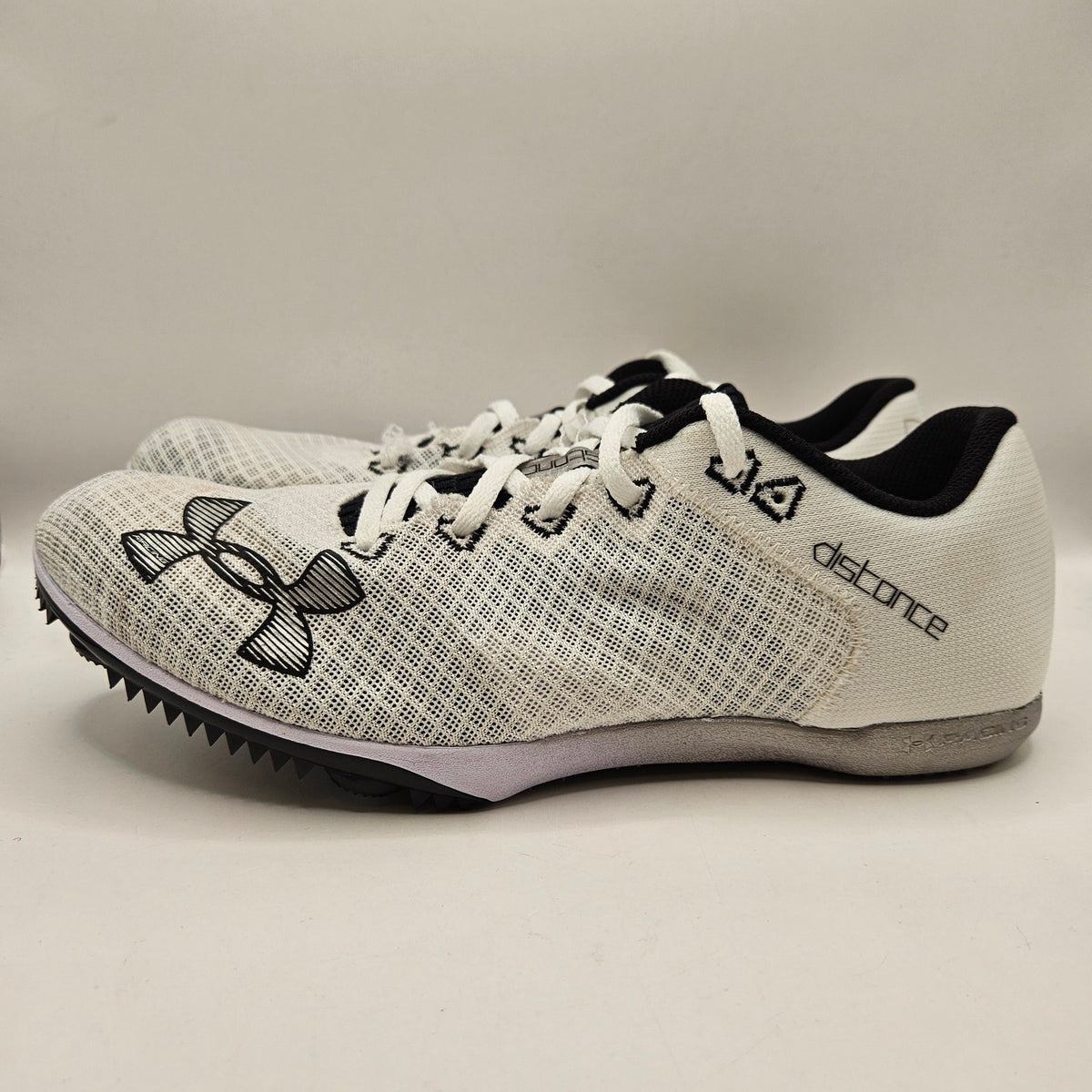 UNDER ARMOUR MEN'S 11.5 KICK DISTANCE 4 TRACK & FIELD RUNNING SPIKES 3025460-100