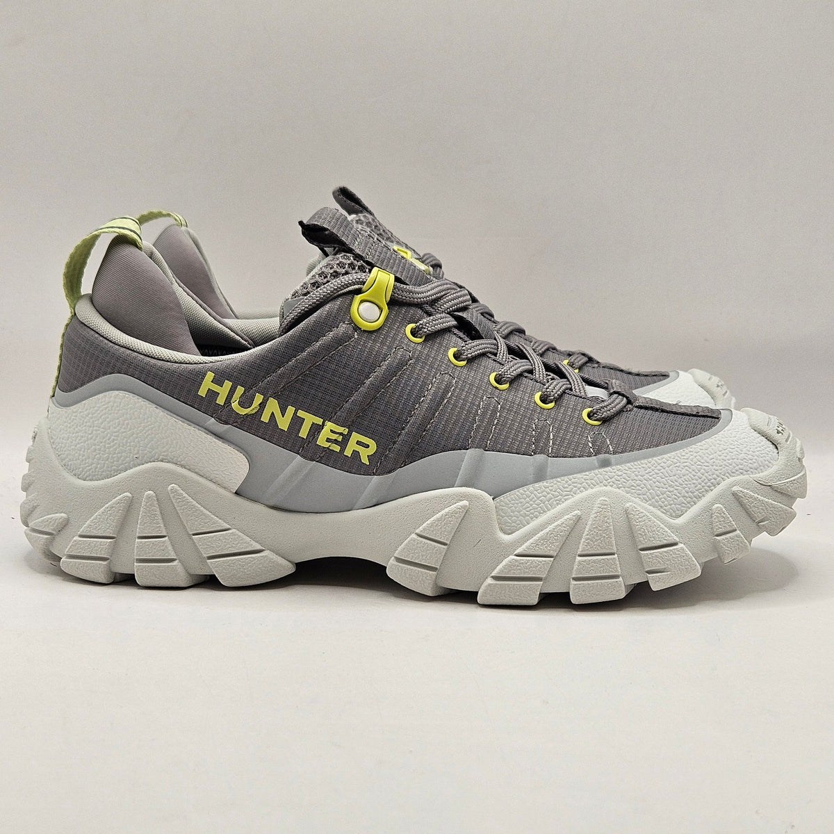 HUNTER WOMEN'S 6.5 SARA MEDIUM GRAY HIKING SNEAKER WATERPROOF