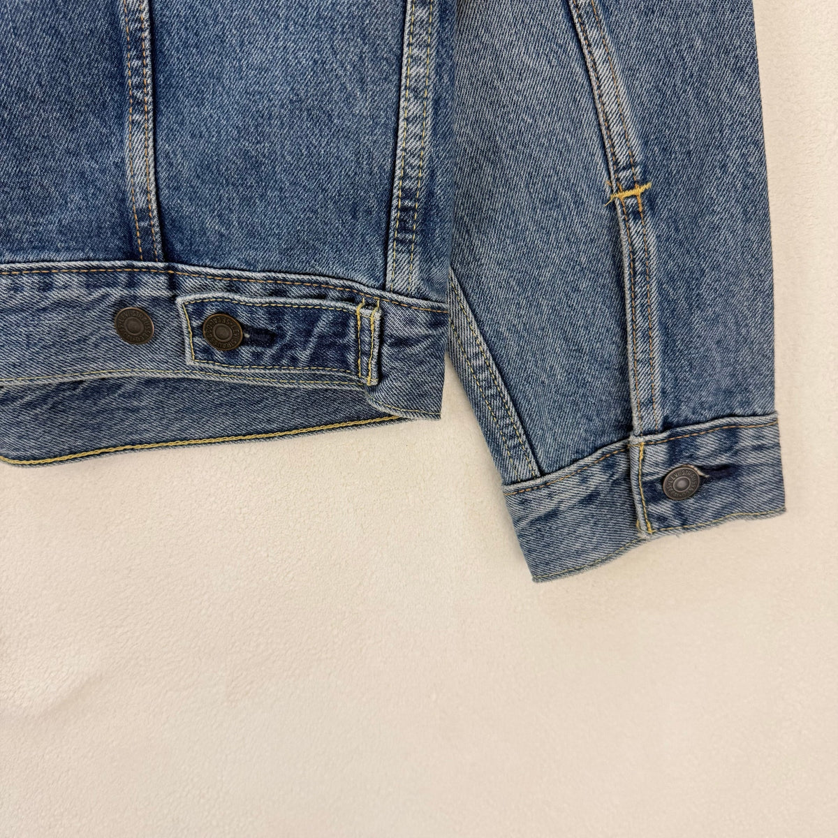 LEVI'S MEN'S MEDIUM WASH SIZE SMALL TRUCKER JACKET 723340683