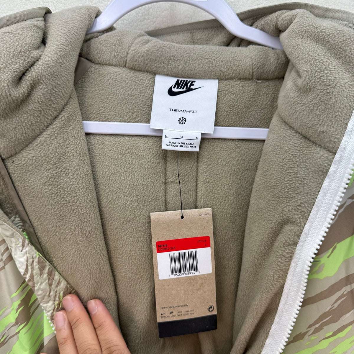 NIKE SPORTSWEAR MEN'S LARGE THERMA-FIT LEGACY HOODED JACKET DD6982-345