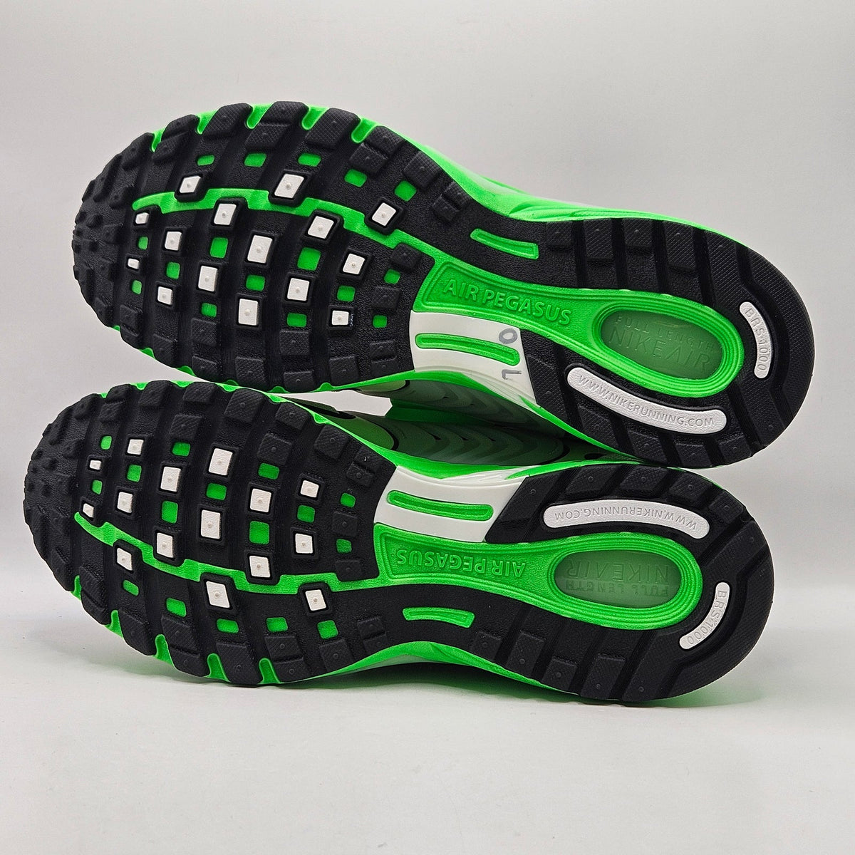 NIKE MEN'S 10 AIR PEGASUS WAVE WHITE GREEN STRIKE RUNNING SNEAKER IB0612-103