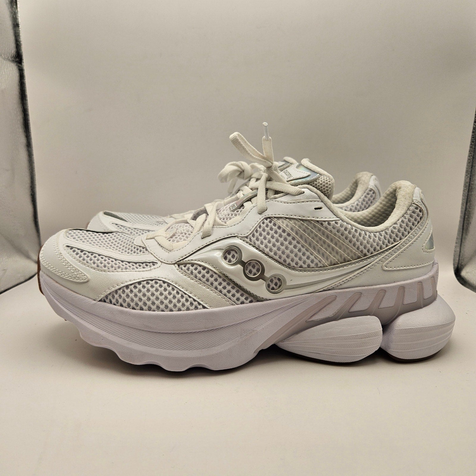 SAUCONY MEN'S 10.5 GRID NXT WHITE RUNNING SNKR S70797-4 NWOB
