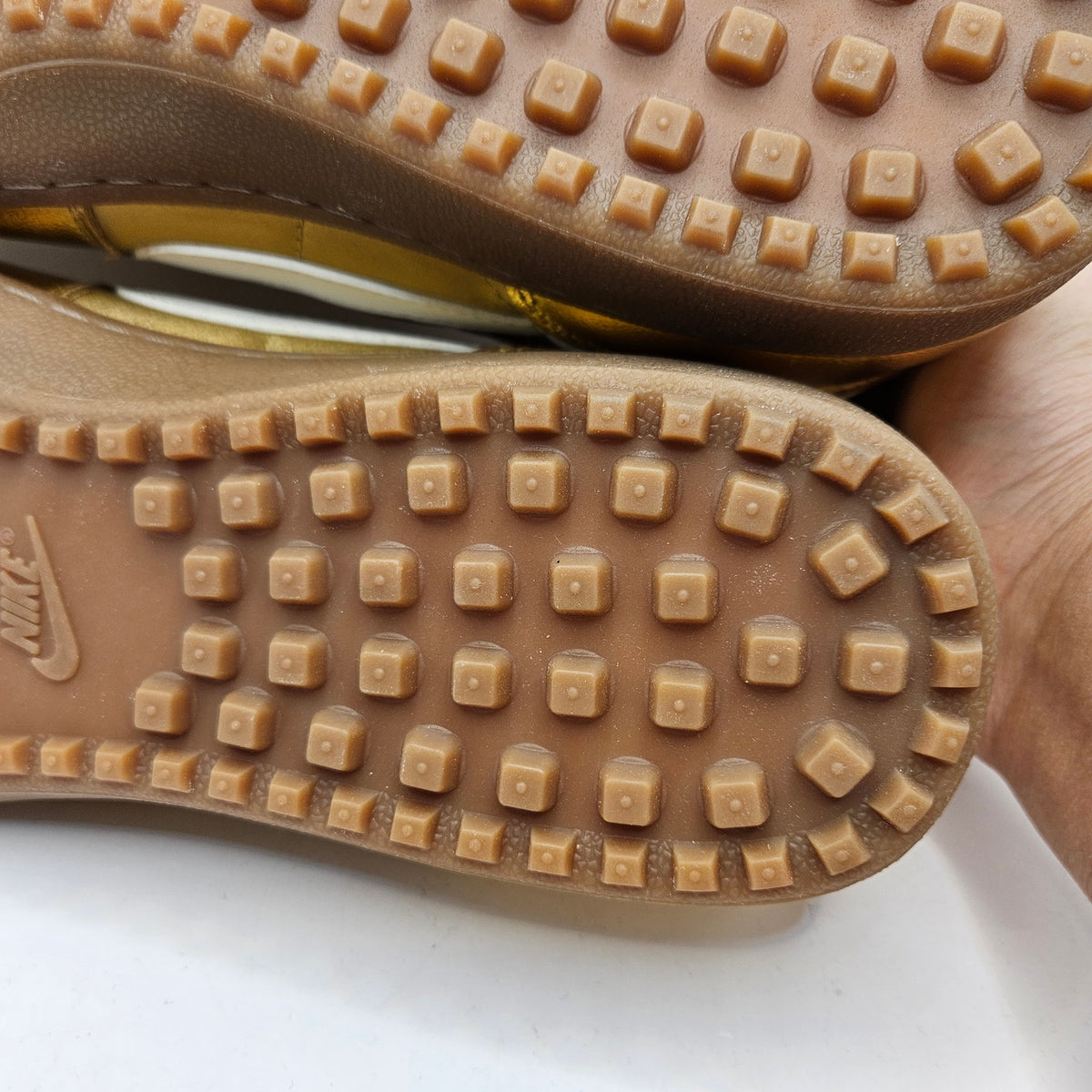 NIKE WOMEN'S 15.5 MEN'S 14 FIELD GENERAL METALLIC GOLD SAIL LO HQ7397-700
