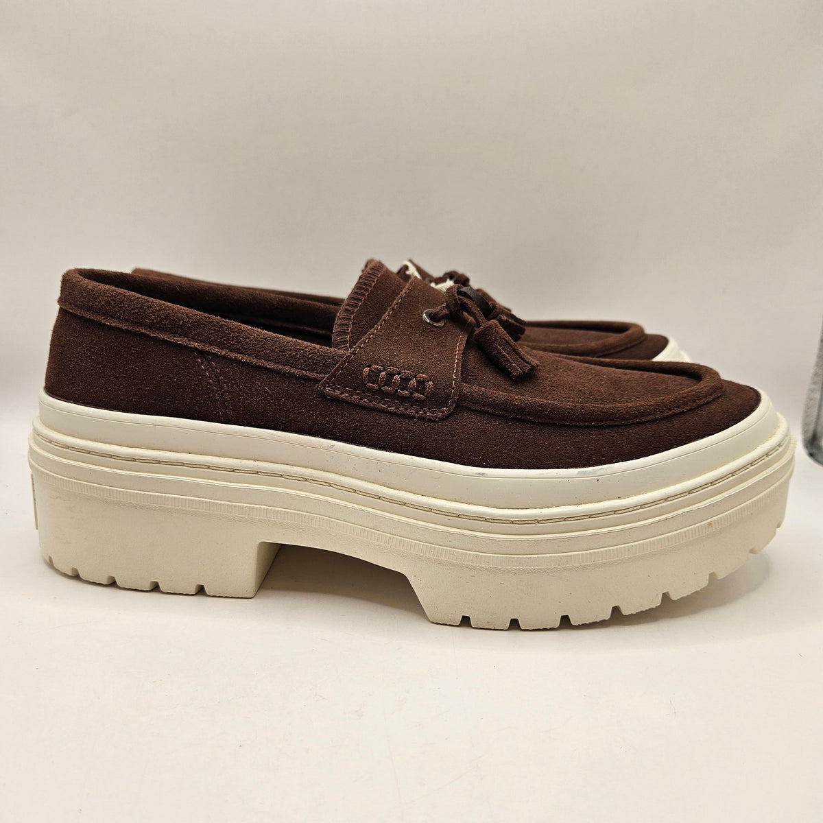 CONVERSE WOMEN'S 10 LUGGED HEEL PLATFORM LOAFER SUEDE BROWN TASSEL A15552C