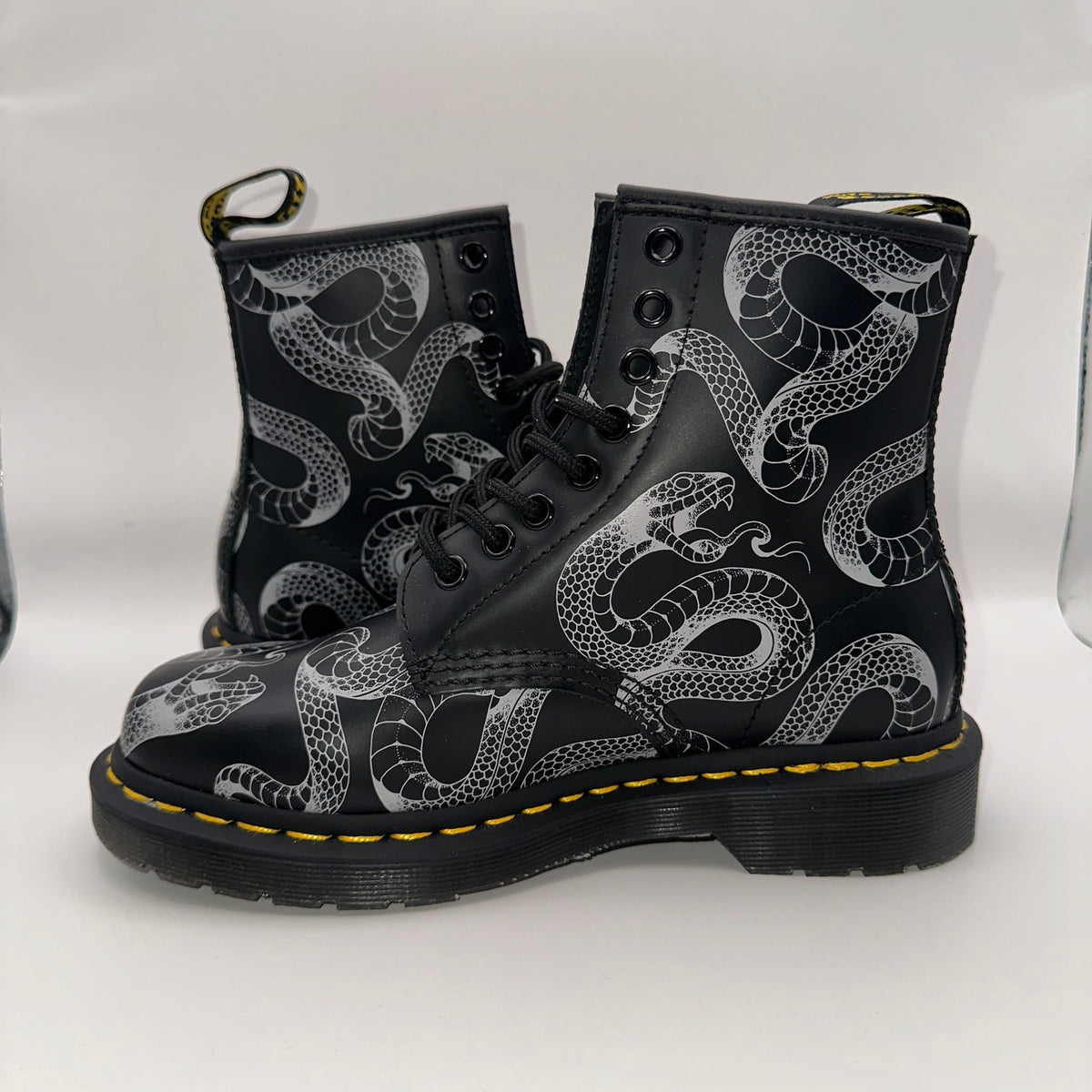 Dr. Martens 1460 Men' Size 4 Women's Size 5 Serpent Print Leather Lace Boots