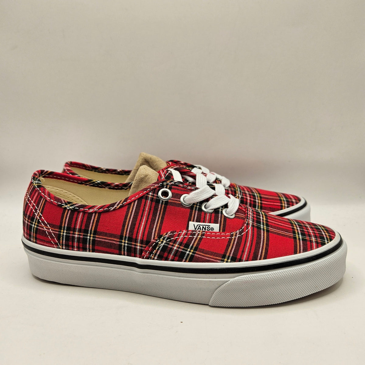 VANS WOMEN'S 6.5 AUTHENTIC LOW TOP SNEAKER PLAID RED NWOB
