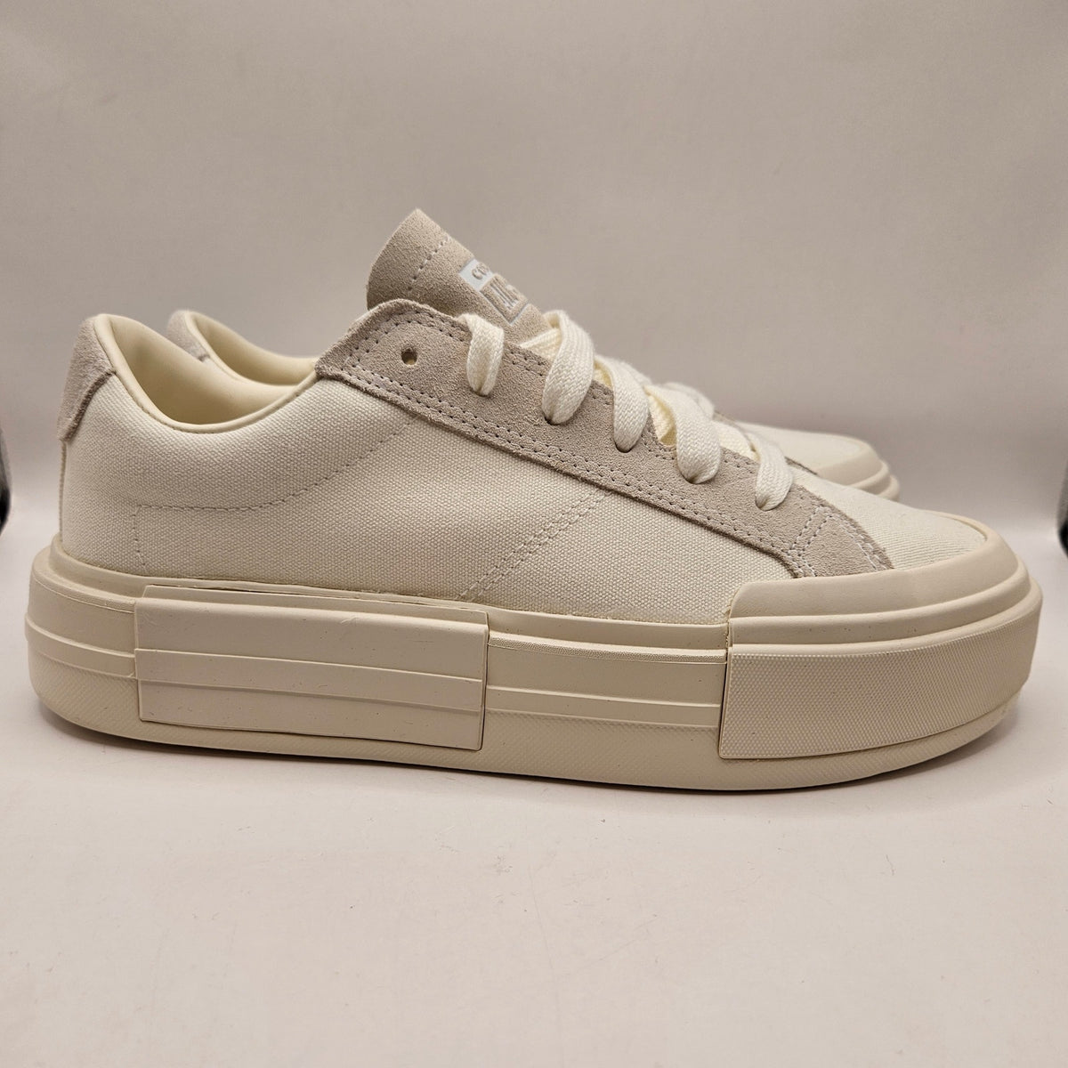 CONVERSE MEN'S 8.5 CHUCK TAYLOR ALL STAR CRUISE LOW WHITE CANVAS SUEDE A08788C
