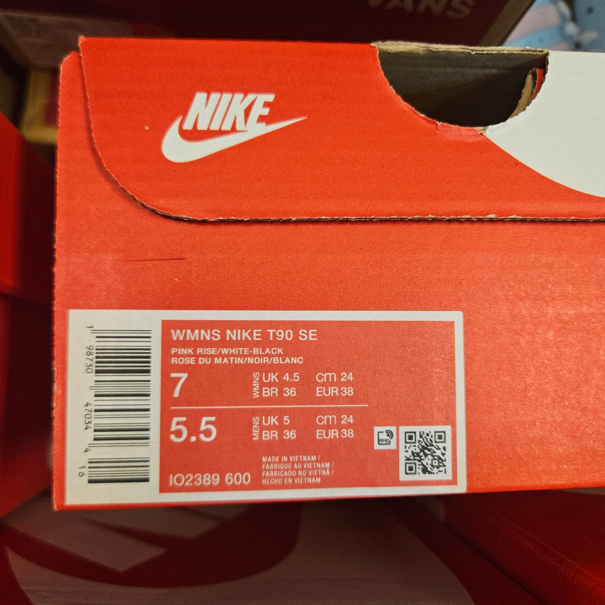 NIKE WOMEN'S 7 TOTAL 90 SE PINK RISE LOW TOP SOCCER SNEAKER IO2389-600