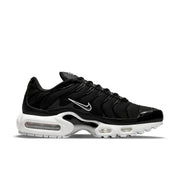 NIKE WOMEN'S 6 AIR MAX PLUS BLACK WHITE LOW TOP SNEAKERS DM2362-001