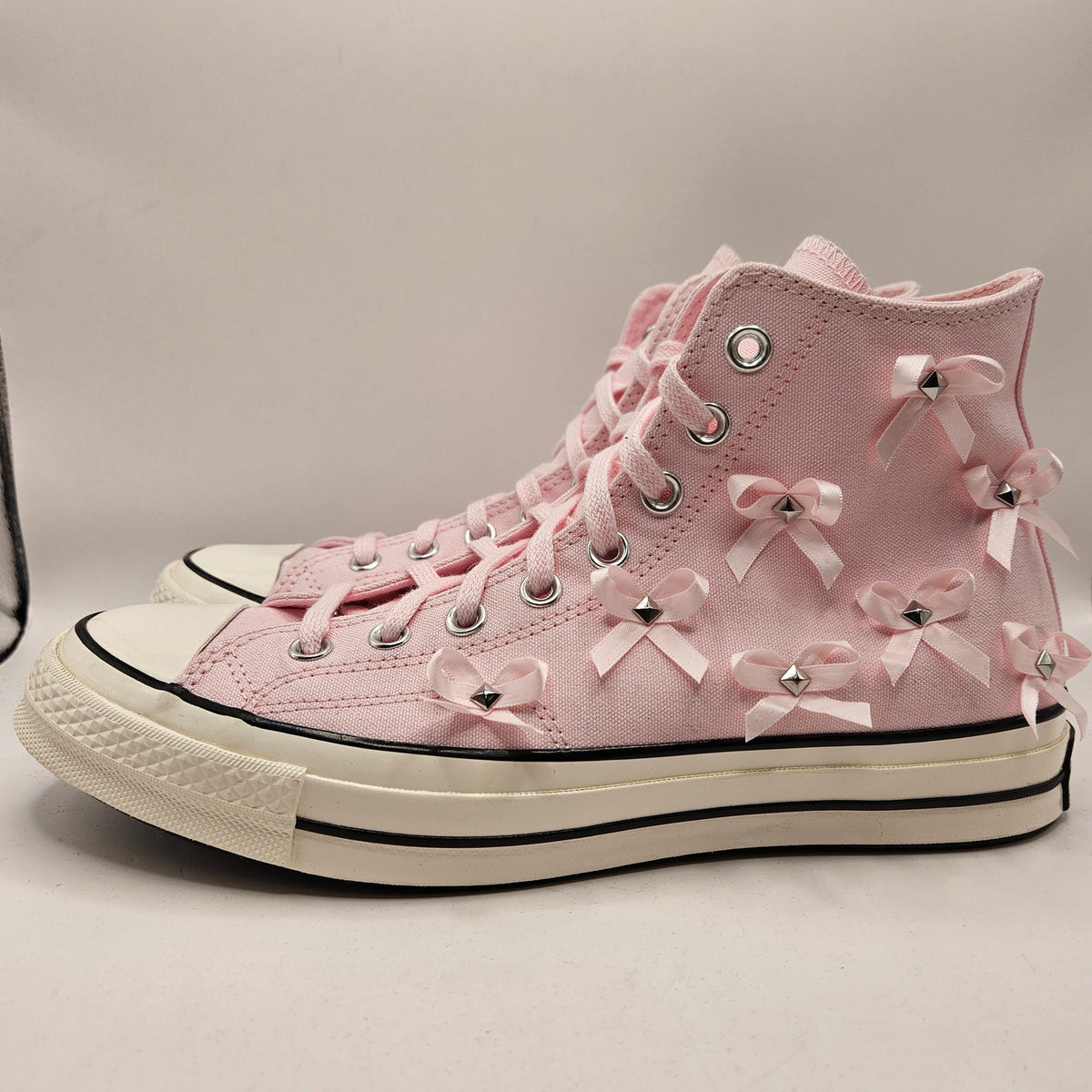 CONVERSE WOMEN'S 11 CHUCK 70 HI BOW STUDDED SHOES PINK A14444C