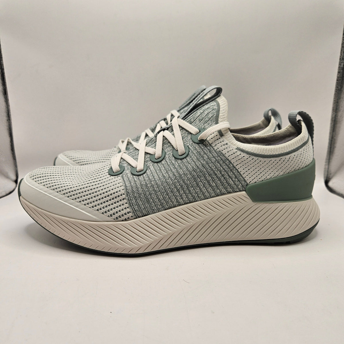 ALLBIRDS MEN'S 10.5 TREE GLIDER SEAGRASS PARCHMENT SOLE RUNNING SNEAKER A12293