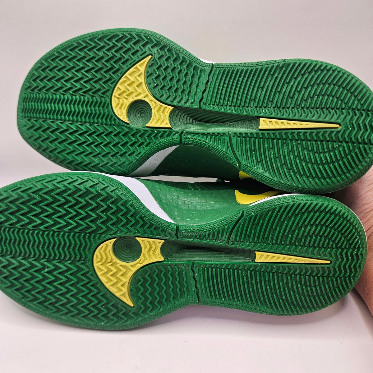 NIKE WOMEN'S 10 SABRINA 2 OREGON LOW TOP MESH BASKETBALL SHOES APPLE GREEN NWOB