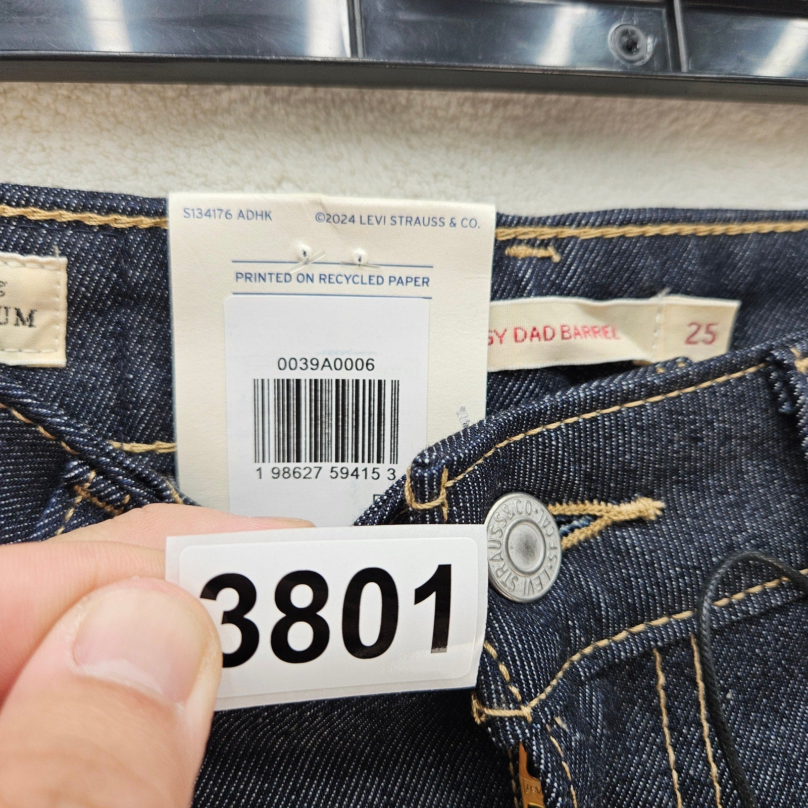 LEVI'S WOMEN'S 25X30 PREMIUM BAGGY DAD BARREL JEANS DARK INDIGO BLUE DENIM NWT