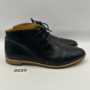 Clarks Women's 7.5 Leather Boot Gum bottom Black Leather