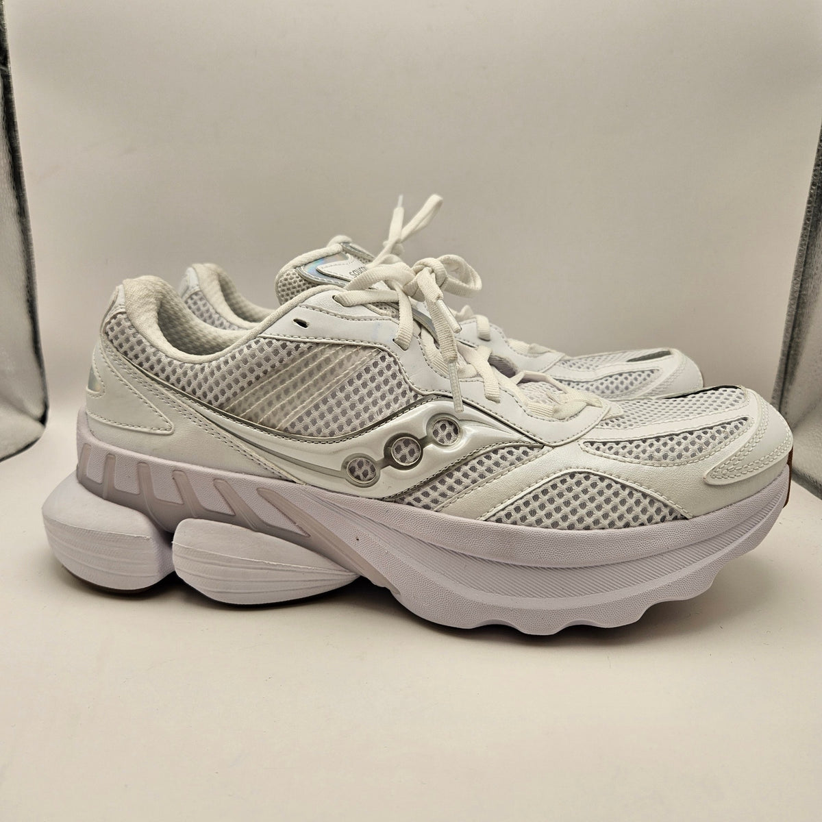 SAUCONY MEN'S 10.5 GRID NXT WHITE RUNNING SNKR S70797-4 NWOB