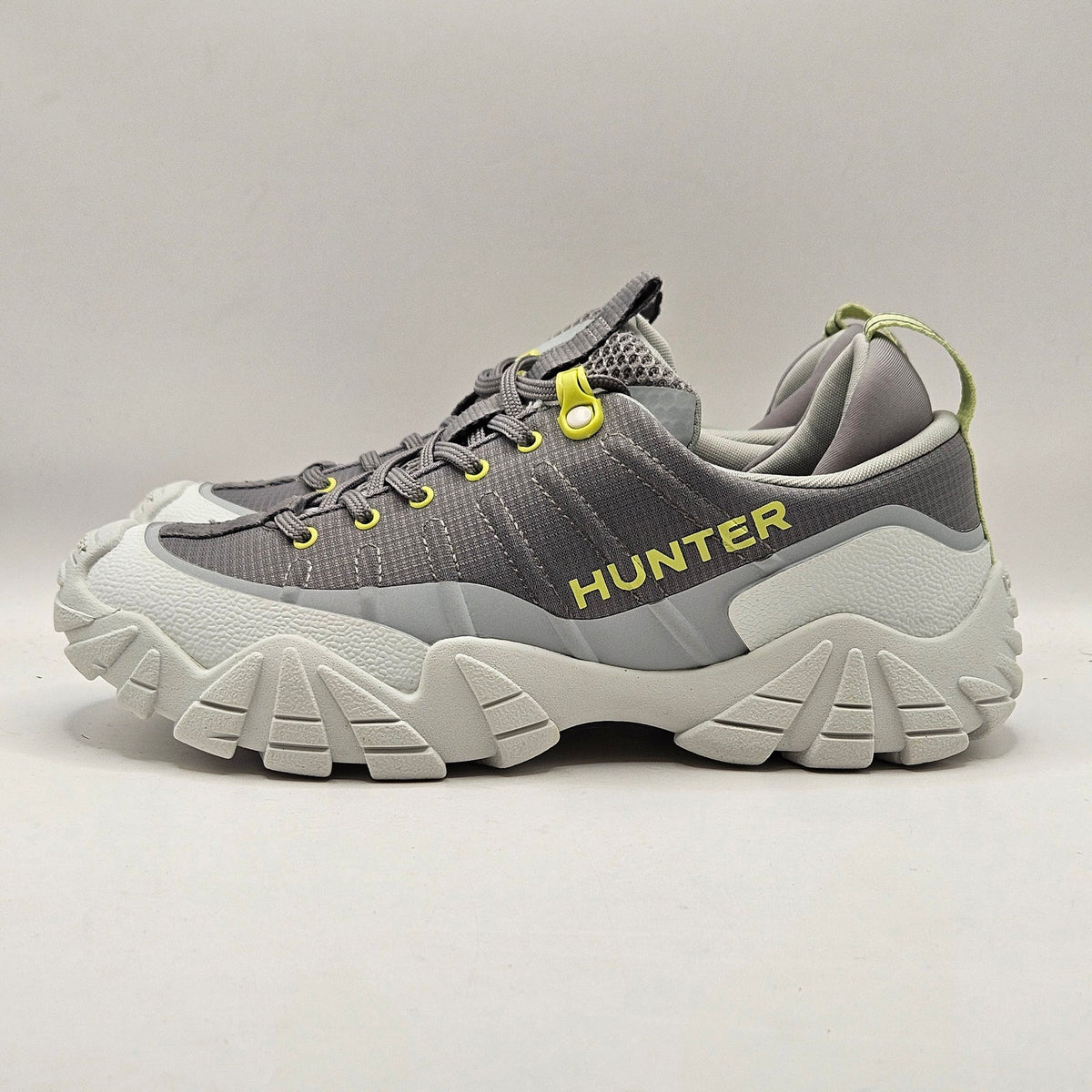 HUNTER WOMEN'S 6.5 SARA MEDIUM GRAY HIKING SNEAKER WATERPROOF