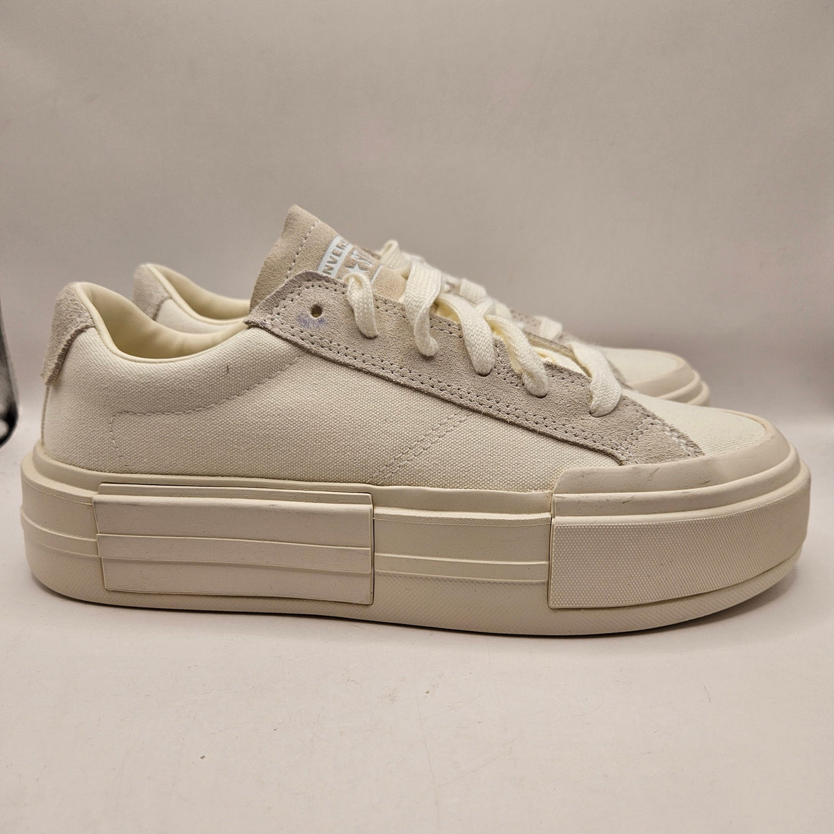 CONVERSE MEN'S 8 CHUCK TAYLOR ALL STAR CRUISE LOW WHITE CANVAS SUEDE A08788C
