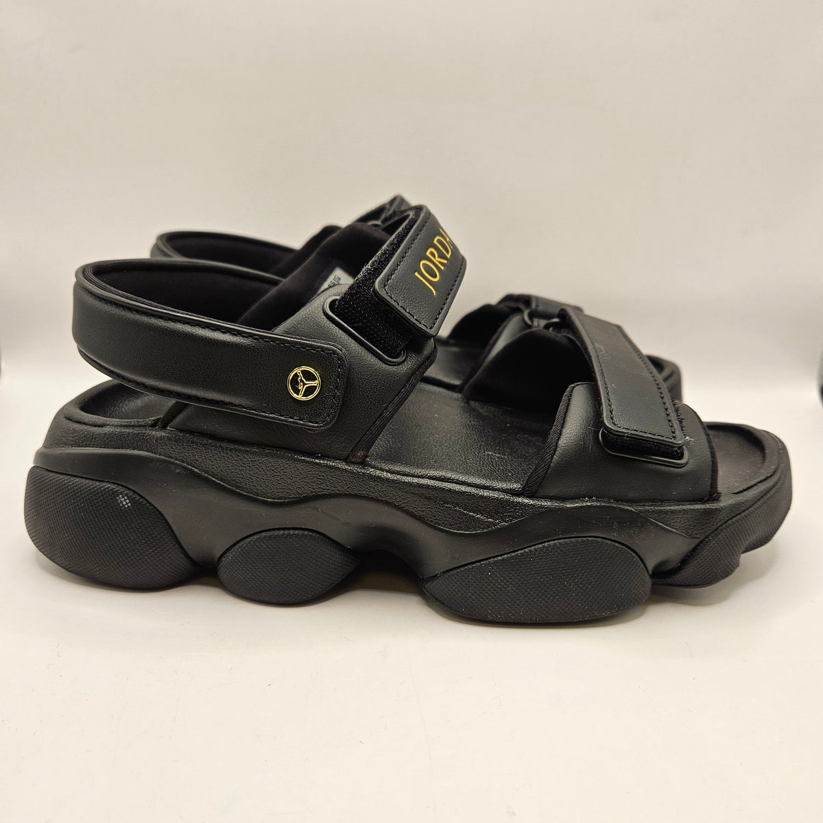 JORDAN WOMEN'S 9 DEJA SANDALS FN5036-001 BLACK METALLIC GOLD