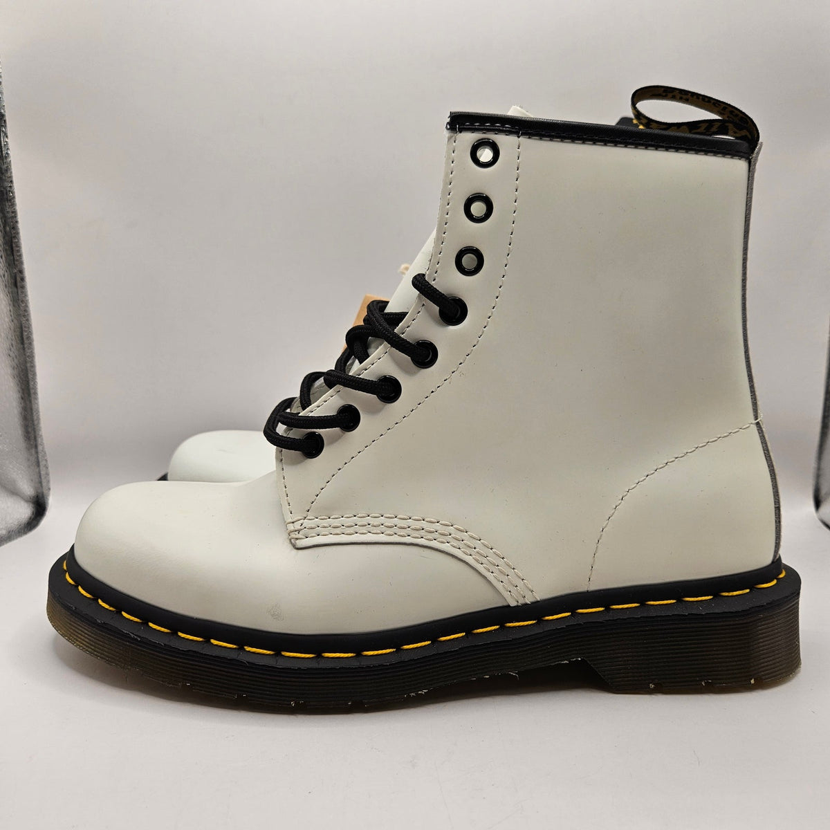 DR MARTENS MEN'S 9 1460 SMOOTH WHITE BOOTS 11822 8 EYES HIGH TOP LEATHER