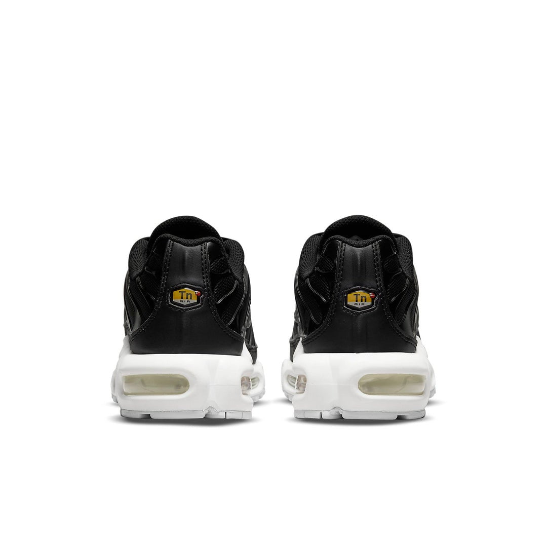 NIKE WOMEN'S 6 AIR MAX PLUS BLACK WHITE LOW TOP SNEAKERS DM2362-001