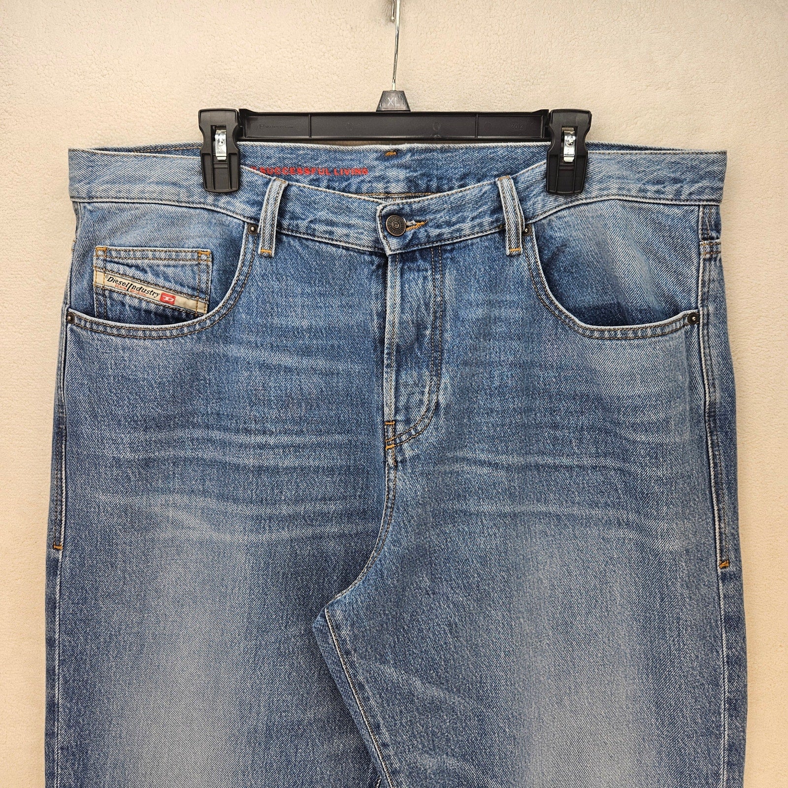 DIESEL MEN'S 38X32 D-VIKER L32 JEANS LIGHT WASH STRAIGHT LEG DENIM PANTS NWOT