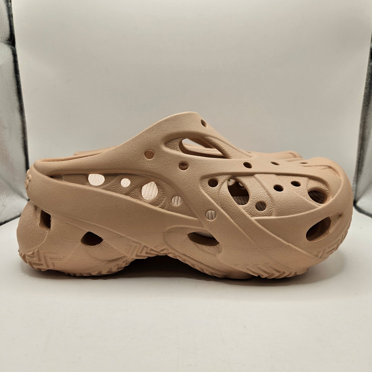 CROCS WOMEN'S 11 CAGE CLOG SLIDE 211141-7AF CARAMEL
