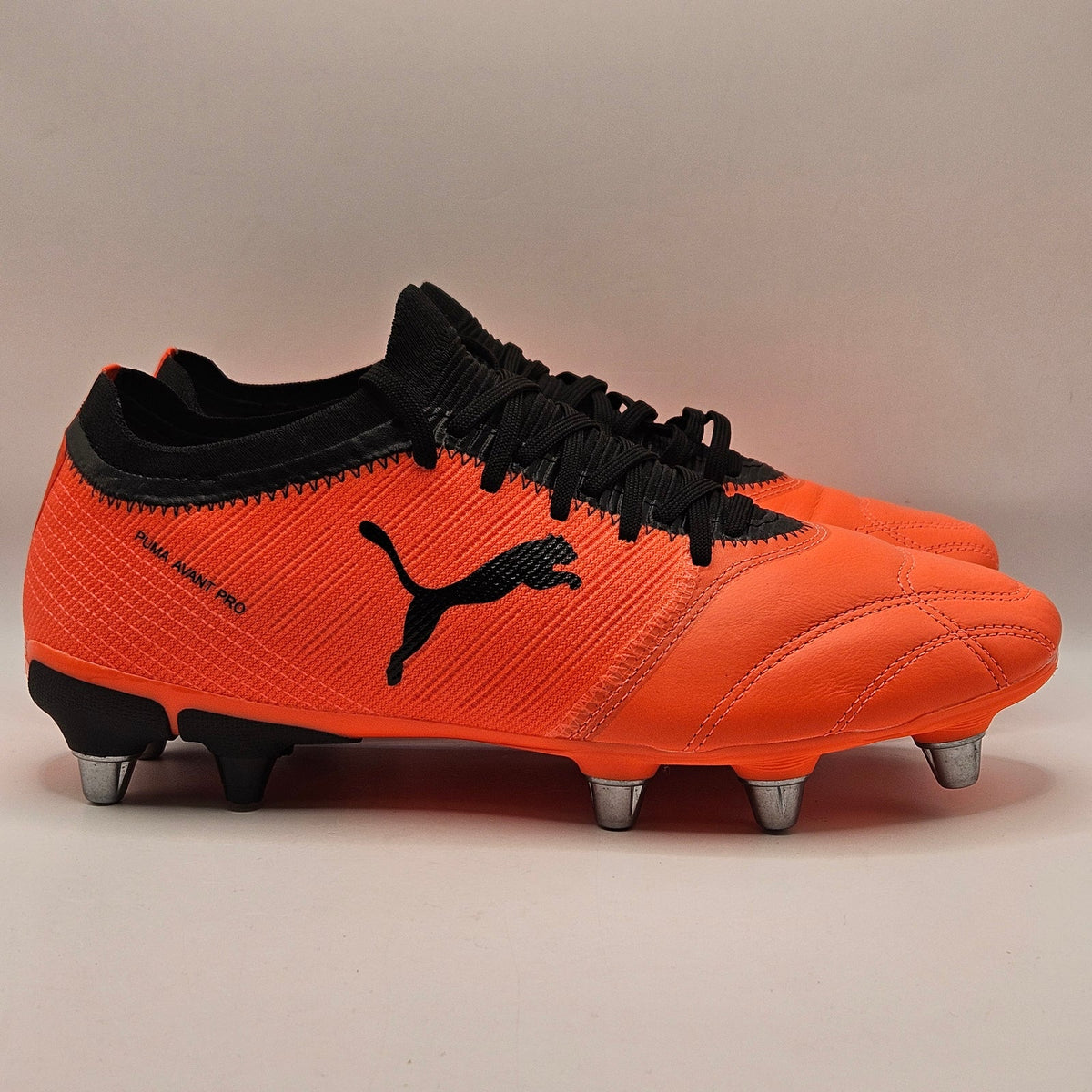 PUMA MEN'S 10 AVANT PRO RUGBY CLEATS BLACK RED LEATHER METAL STUDS 106714-05