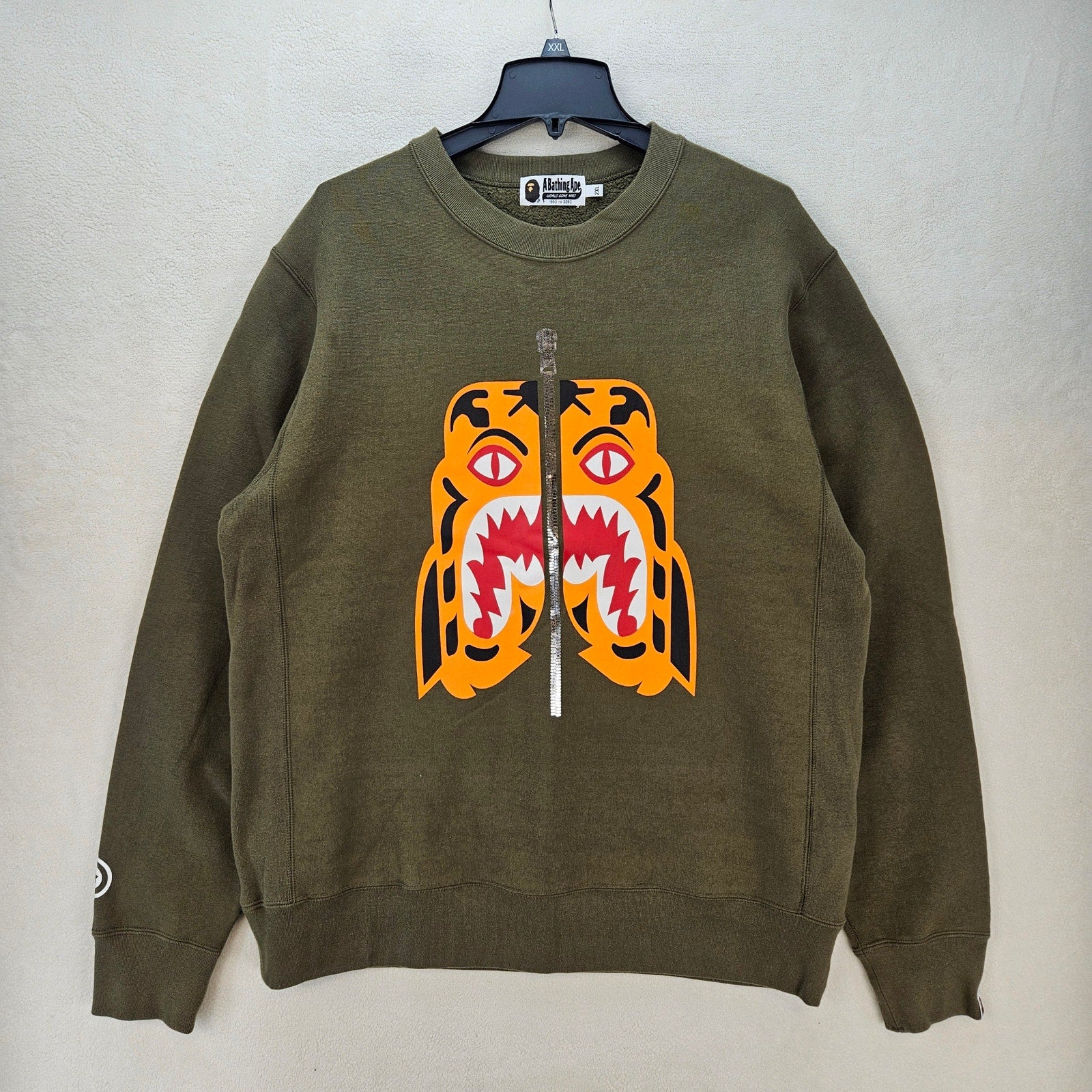 A BATHING APE AKA BAPE MEN'S XXL OLIVE GREEN TIGER CREWNECK SWEATSHIRT