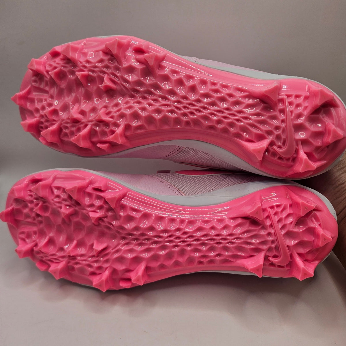 NIKE JORDAN MEN'S 11 STADIUM 90 LOW TD FOOTBALL CLEATS PINK FOAM NWOB HQ0210-600