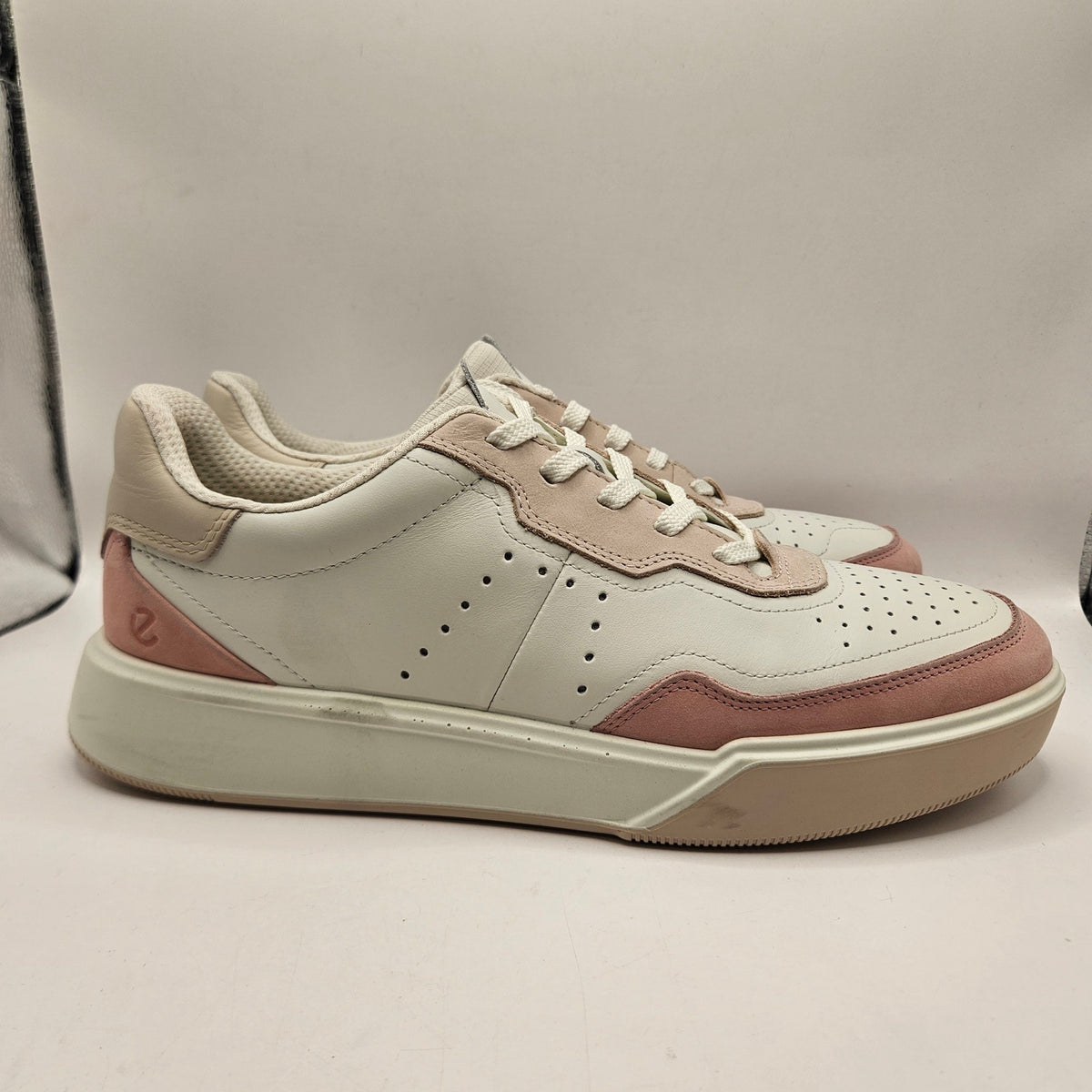 ECCO WOMEN'S 11-11.5 STREET COURT LEATHER TRAINER WHITE PINK NWOB