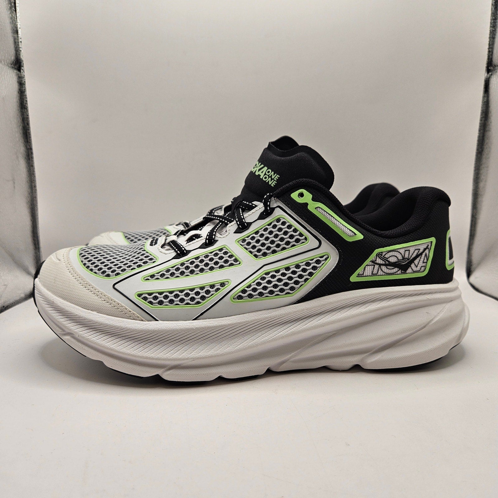 HOKA MEN'S 11.5 CLIFTON ONE9 RUNNING SHOES WHITE BLACK GREEN 1155370-BWHT NWOB