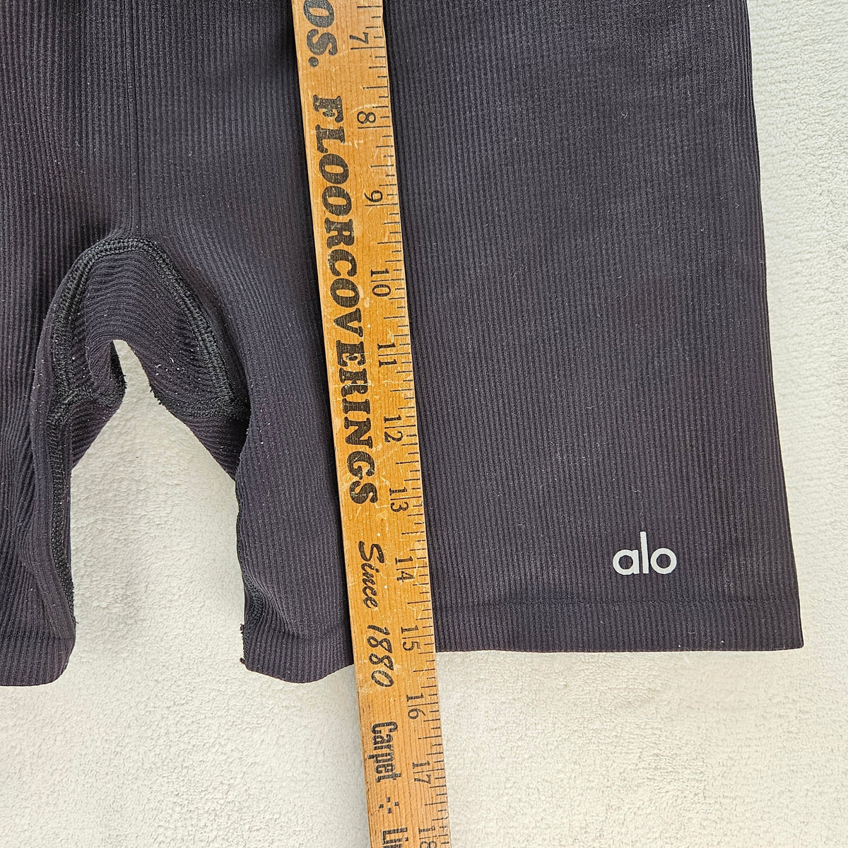 ALO YOGA WOMEN'S LARGE BLACK SHORT TIGHTS MINDFUL MOVEMENT RIBBED