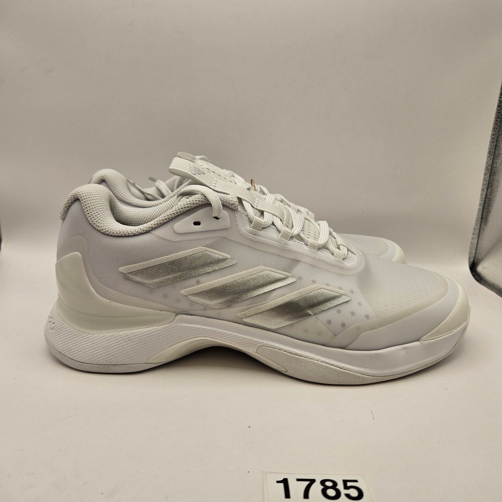 ADIDAS WOMEN'S 8 AVACOURT 2 TENNIS SHOE IG3030 NWOB