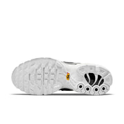 NIKE WOMEN'S 6 AIR MAX PLUS BLACK WHITE LOW TOP SNEAKERS DM2362-001