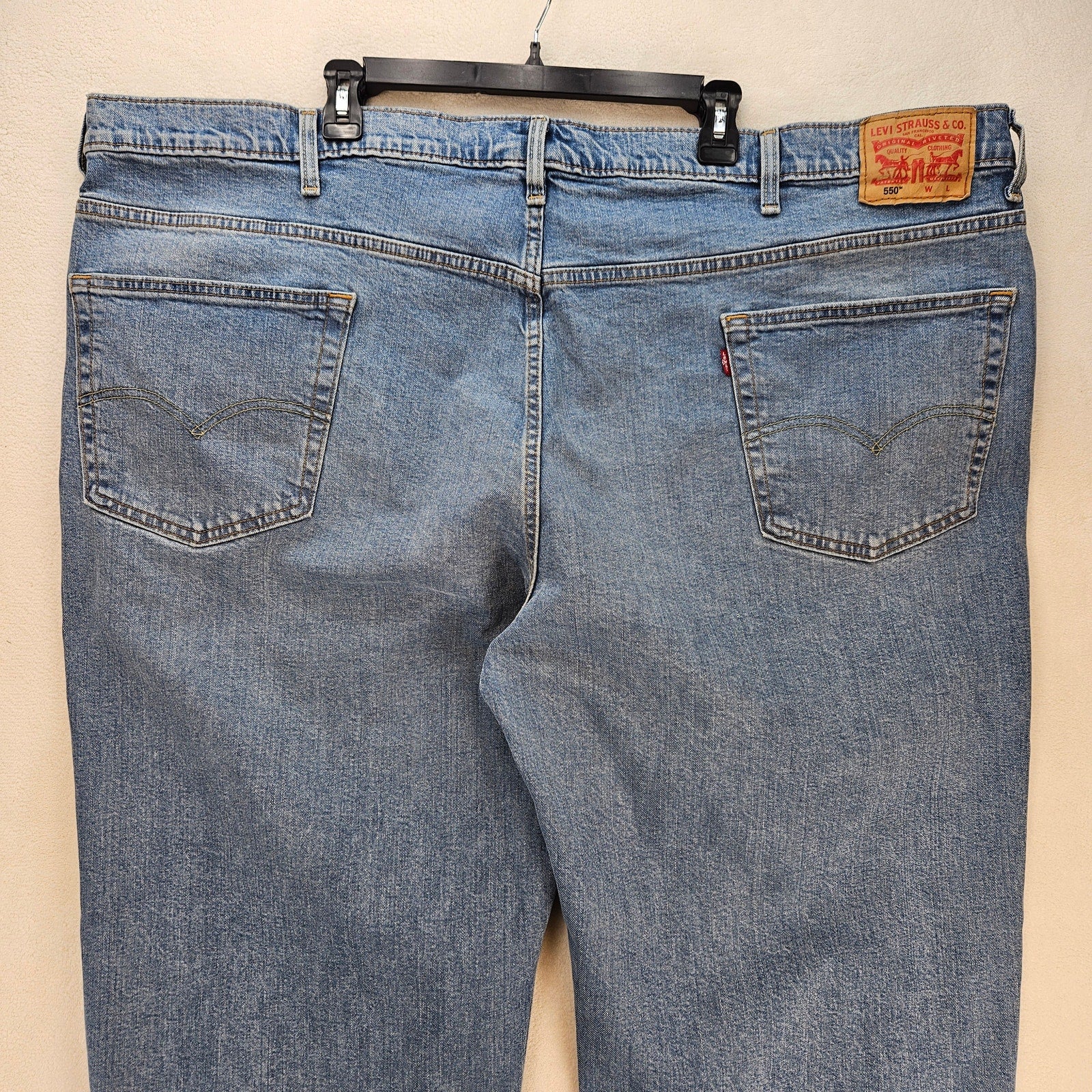 LEVI'S MEN'S 52X34 550 RELAXED FIT CLIF LIGHT WASH JEANS STRETCH NWOT