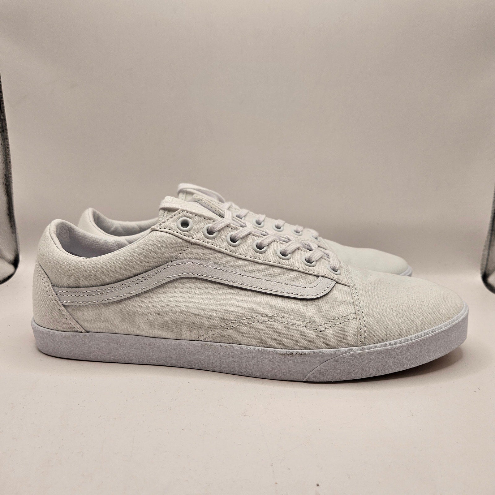 VANS MEN'S 10.5 OLD SKOOL TRUE WHITE LOW TOP SNEAKER NWOB