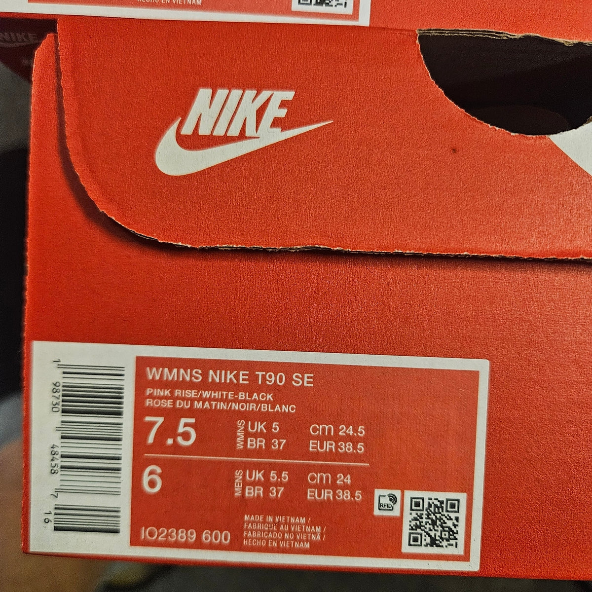 NIKE WOMEN'S 7.5 TOTAL 90 SE PINK RISE LOW TOP SOCCER SNEAKER IO2389-600